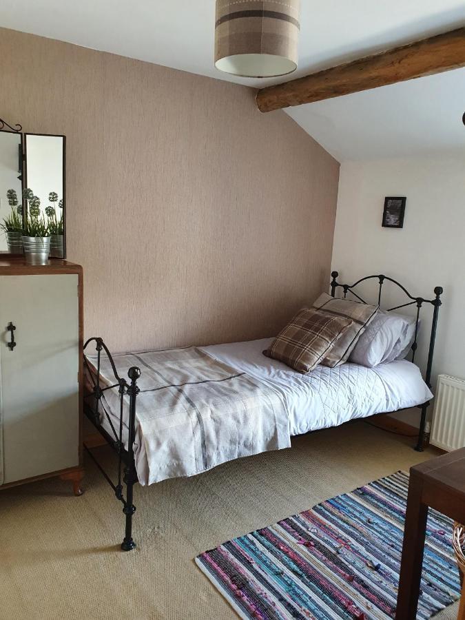 Wales' Highest Village - The Chartist Cottage - Trefil Tredegar Esterno foto